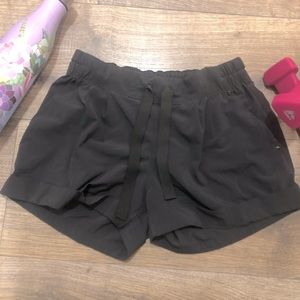 Lululemon Lightweight Shorts with Ribbon Drawstrings Size 6